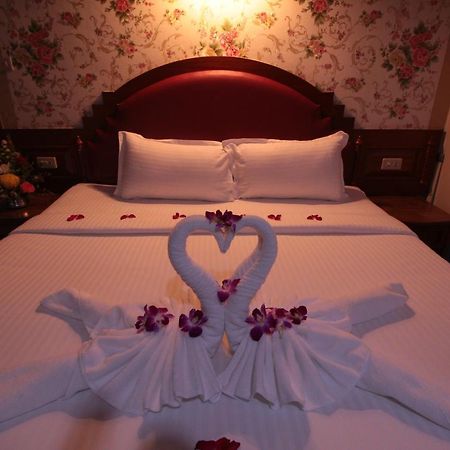 Taj Phuket Inn Patong Bagian luar foto