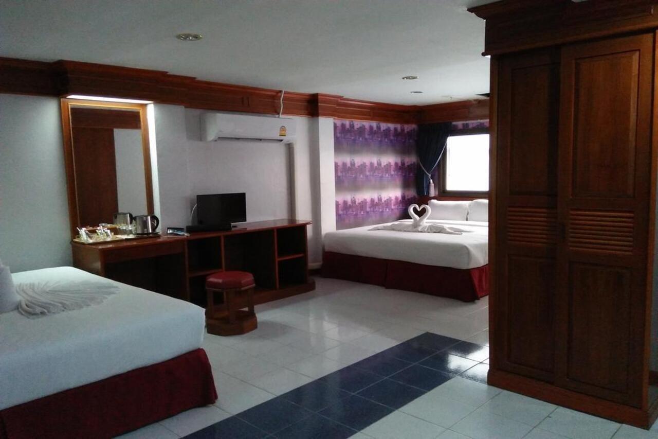 Taj Phuket Inn Patong Bagian luar foto