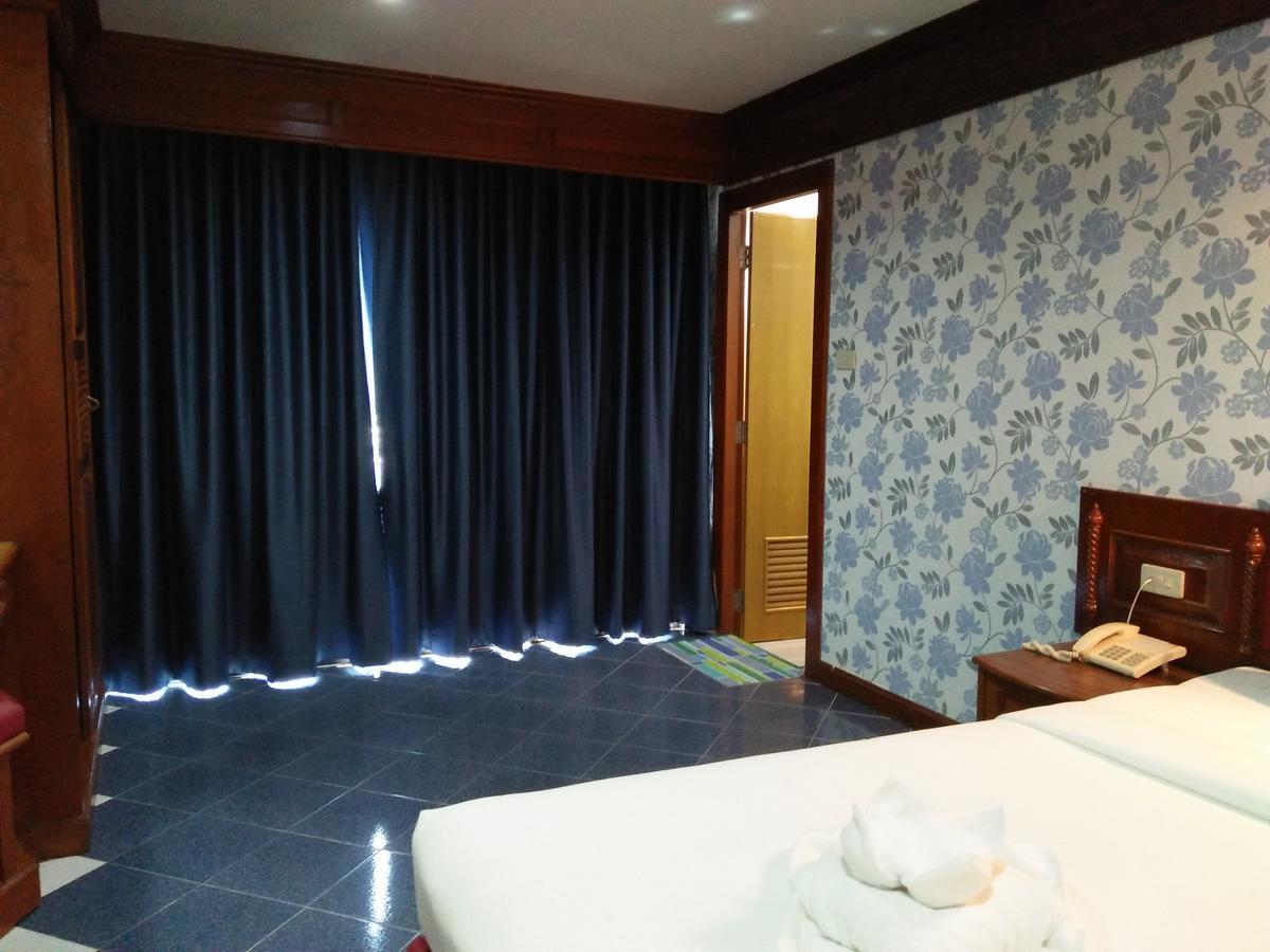 Taj Phuket Inn Patong Bagian luar foto
