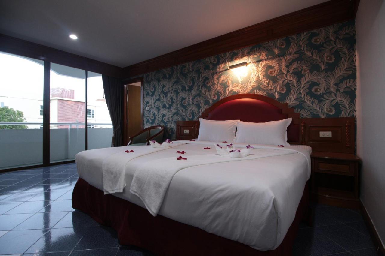 Taj Phuket Inn Patong Bagian luar foto