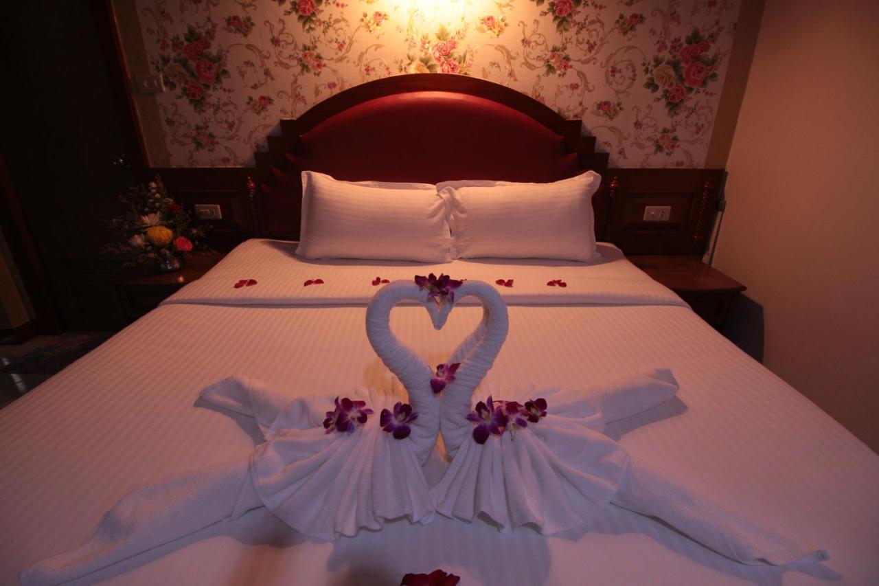 Taj Phuket Inn Patong Bagian luar foto