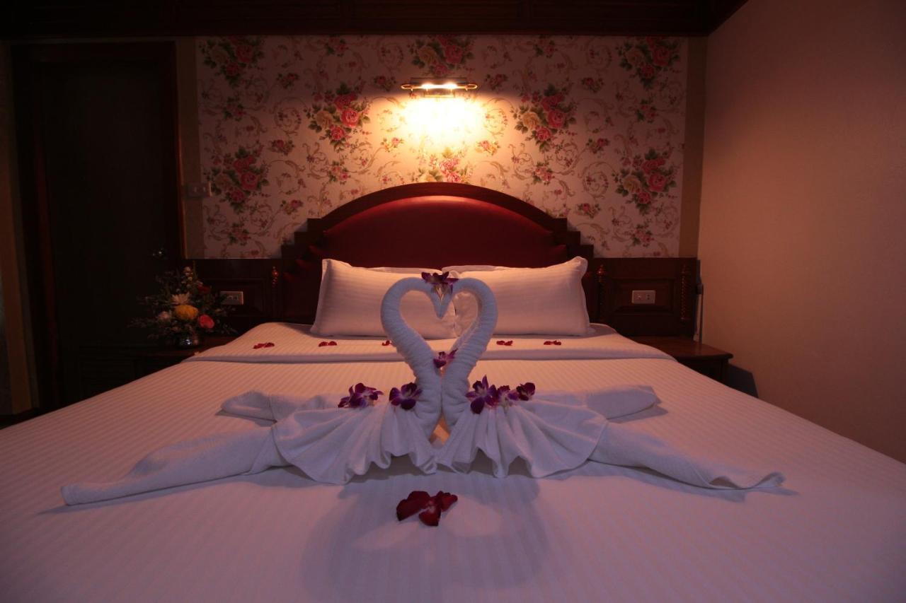 Taj Phuket Inn Patong Bagian luar foto