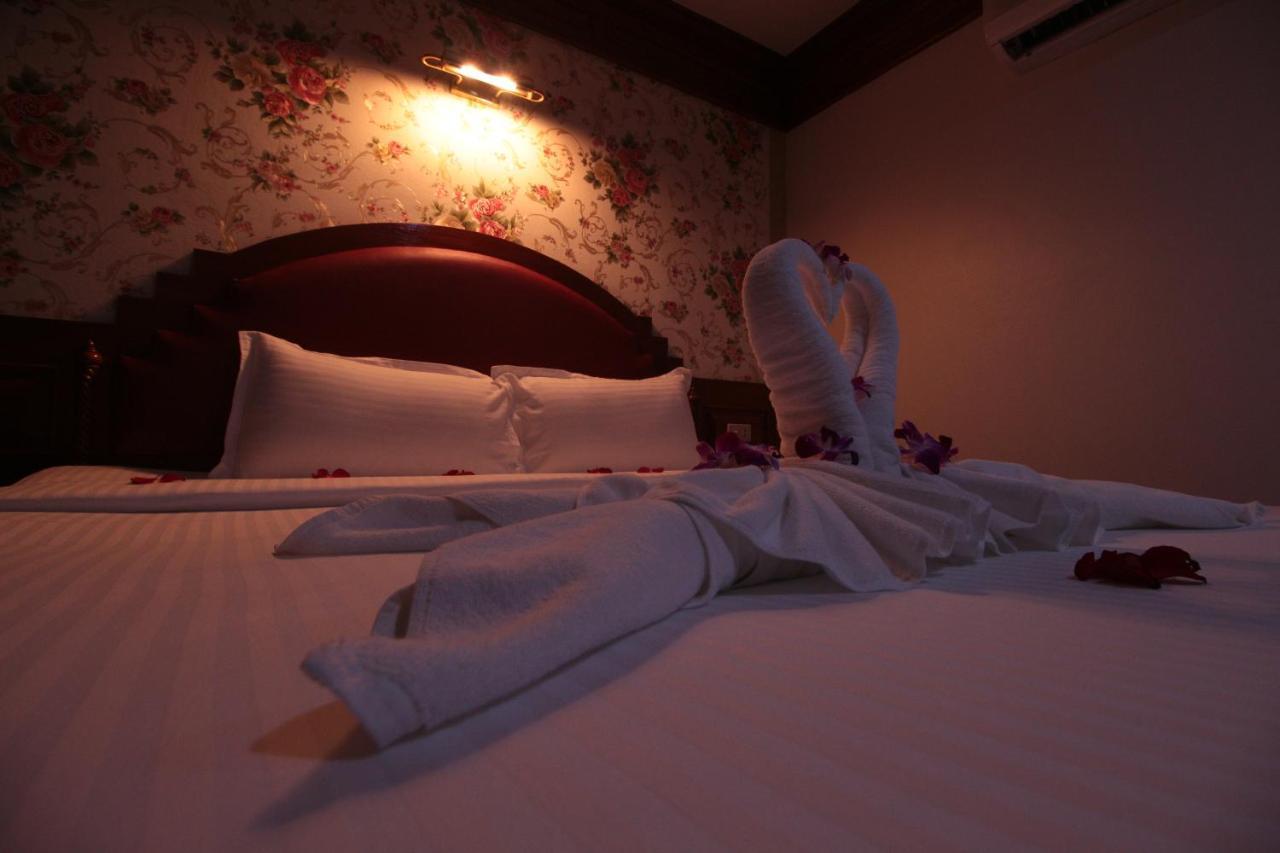 Taj Phuket Inn Patong Bagian luar foto